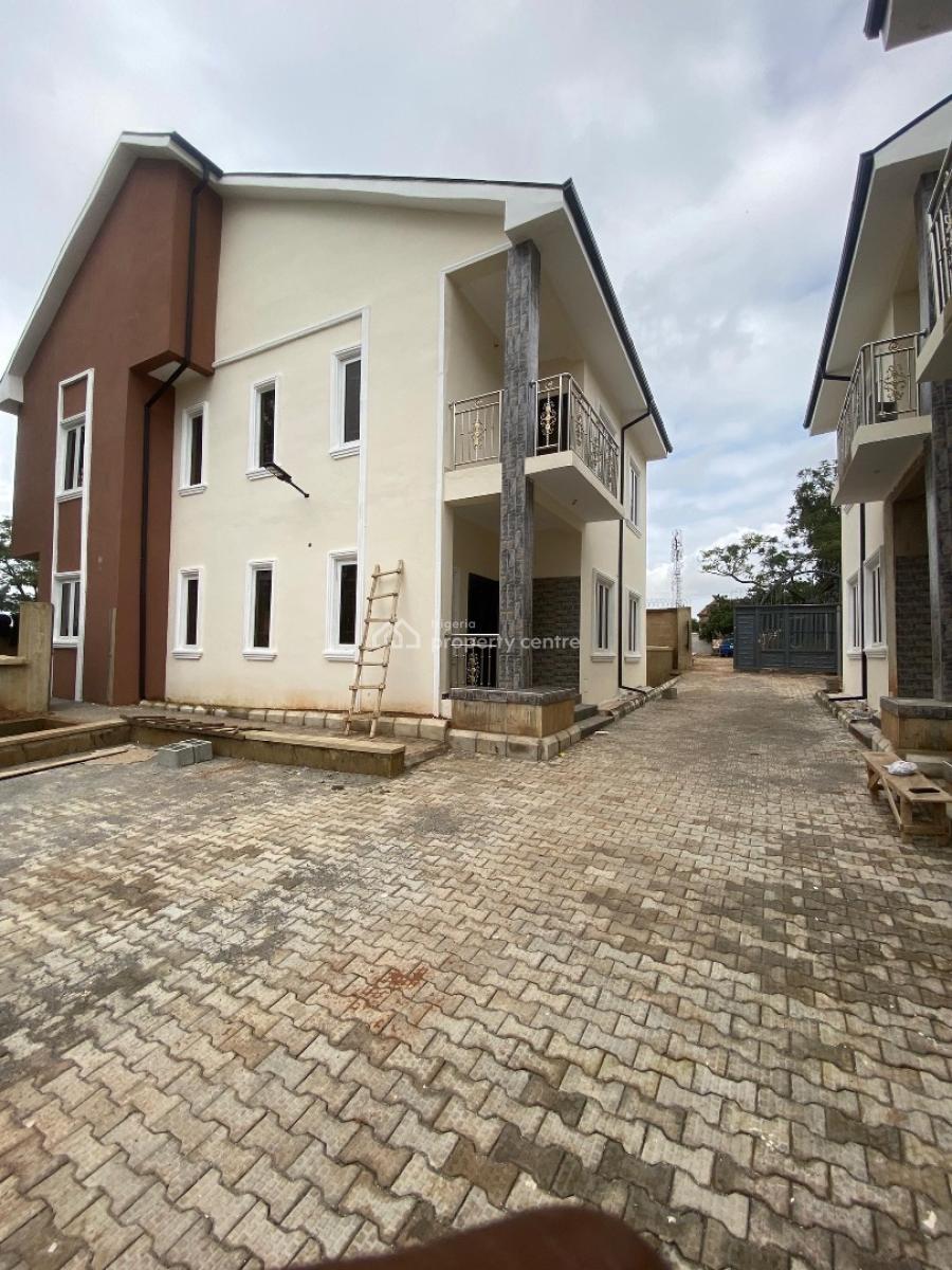 Executive Semi-detached Luxury in Gaduwa  4-bedroom Terraces with Bq, Gaduwa, Abuja, Semi-detached Duplex for Sale