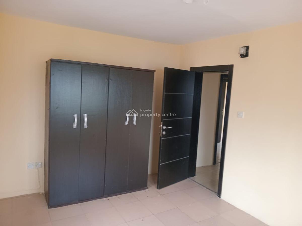 Nice and Well Maintained 3bedroom Flat Upstairs, Sabo, Yaba, Lagos, Flat / Apartment for Rent