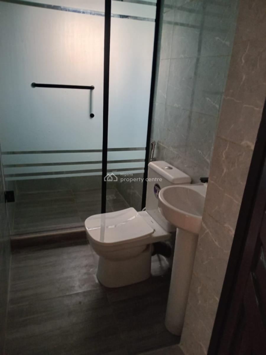 Nice and Well Maintained 3bedroom Flat Upstairs, Sabo, Yaba, Lagos, Flat / Apartment for Rent