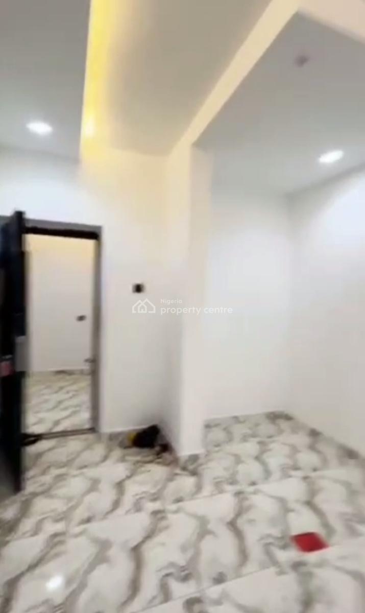 Lovely Spacious Standard Three (3) Bedroom Apartment, Off Pedro Road, Shomolu, Lagos, Flat / Apartment for Rent