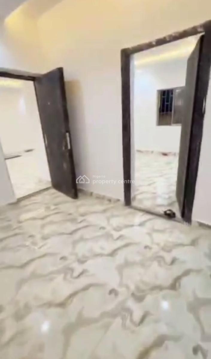 Lovely Spacious Standard Three (3) Bedroom Apartment, Off Pedro Road, Shomolu, Lagos, Flat / Apartment for Rent