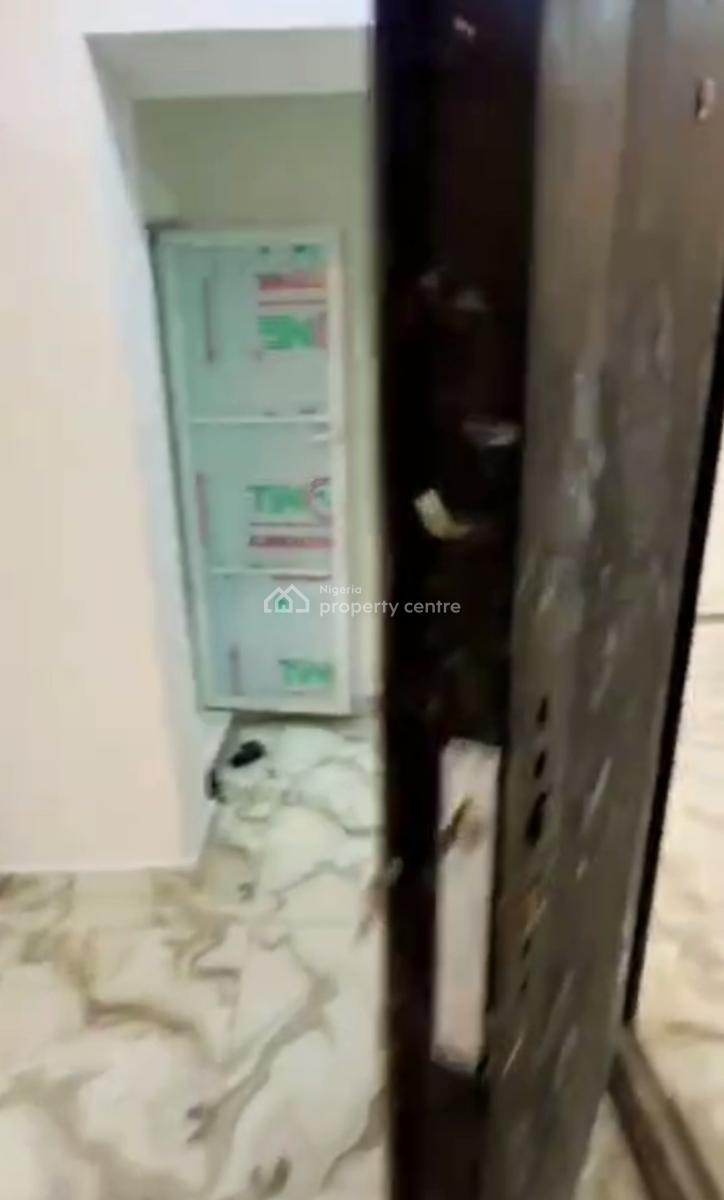 Lovely Spacious Standard Three (3) Bedroom Apartment, Off Pedro Road, Shomolu, Lagos, Flat / Apartment for Rent