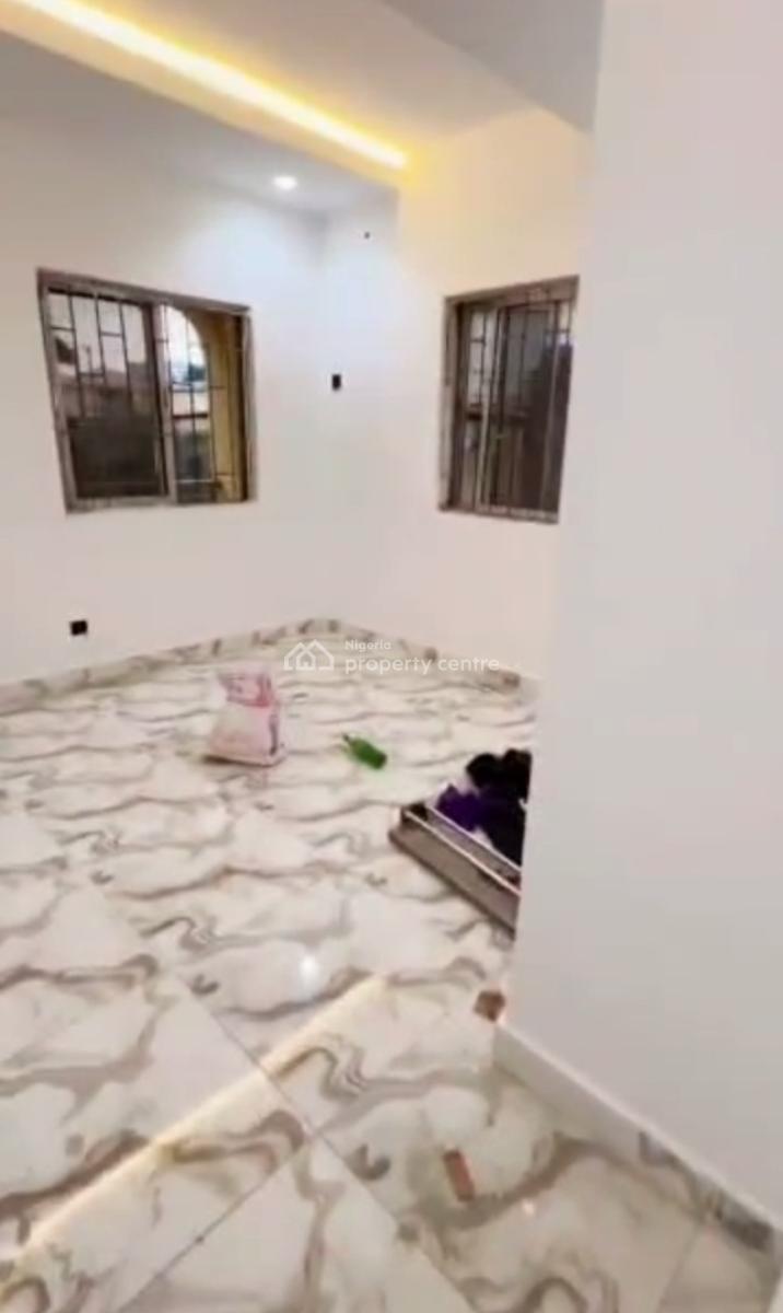 Lovely Spacious Standard Three (3) Bedroom Apartment, Off Pedro Road, Shomolu, Lagos, Flat / Apartment for Rent