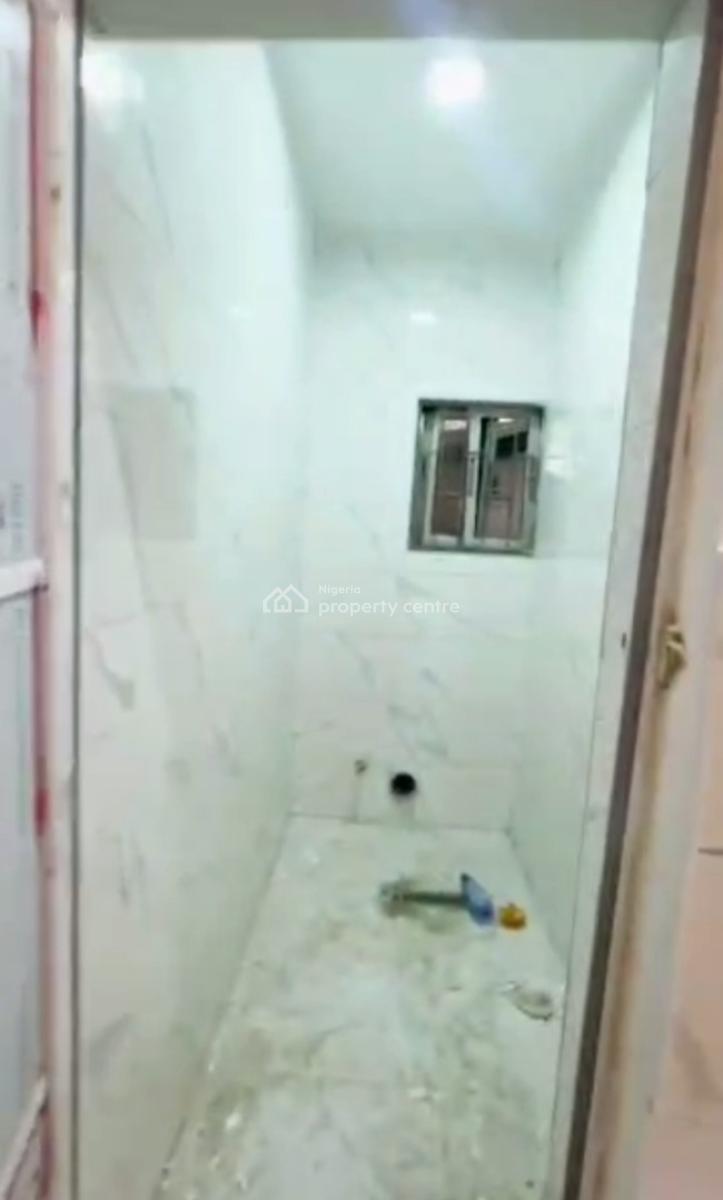 Lovely Spacious Standard Three (3) Bedroom Apartment, Off Pedro Road, Shomolu, Lagos, Flat / Apartment for Rent