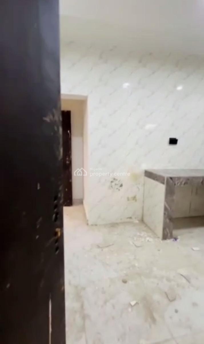 Lovely Spacious Standard Three (3) Bedroom Apartment, Off Pedro Road, Shomolu, Lagos, Flat / Apartment for Rent