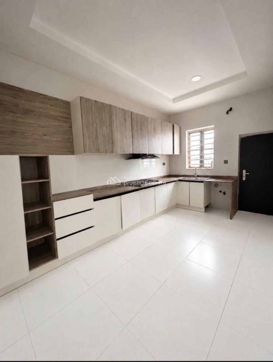 Spacious Mini Flat with Fully Fitted Kitchen , 24/7 Light , Swimming P, Royal Pine Estate, Orchid Road, Lekki, Lagos, Mini Flat (room and Parlour) for Rent