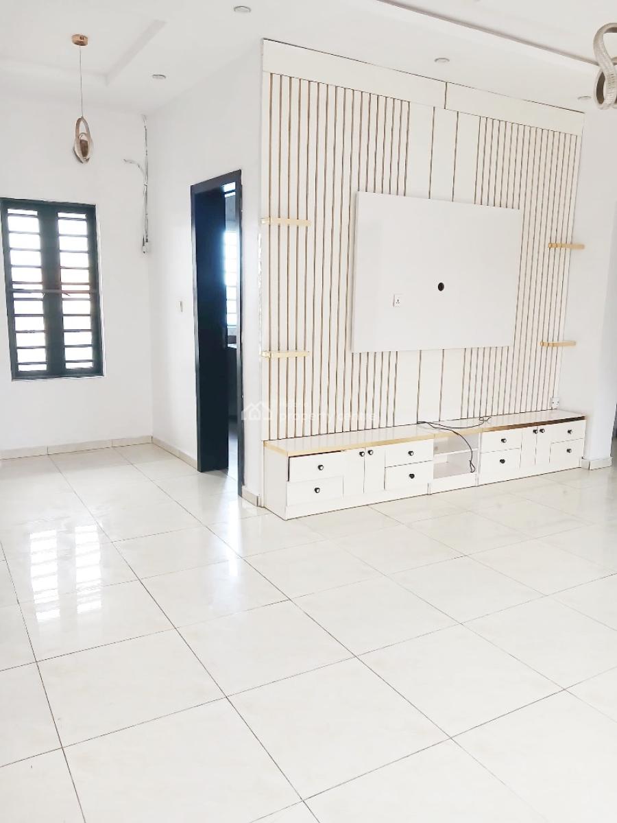 a Well Maintained Spacious 2 Bedroom Flat, Olowora, Omole Phase 2, Ikeja, Lagos, Flat / Apartment for Rent