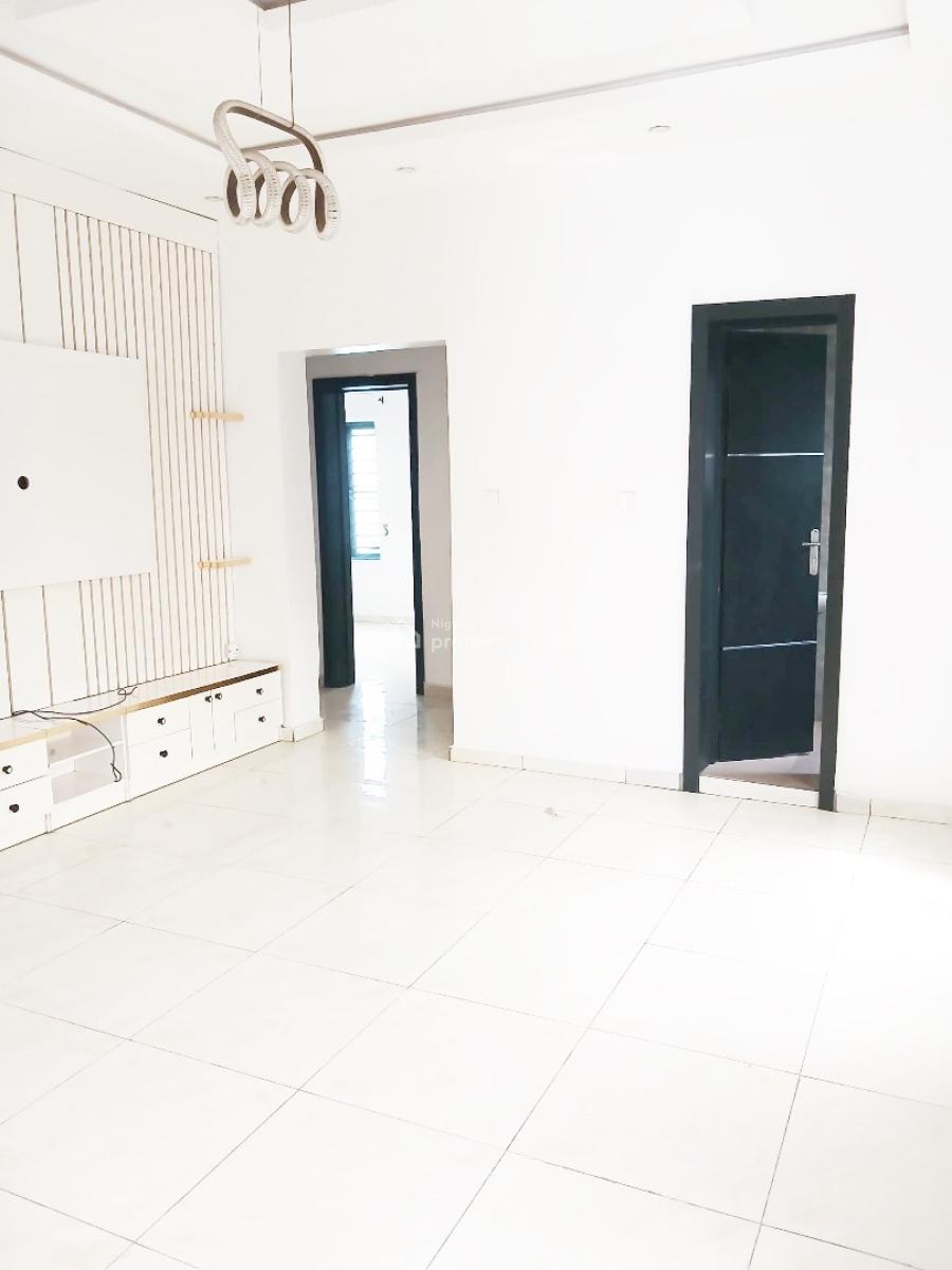 a Well Maintained Spacious 2 Bedroom Flat, Olowora, Omole Phase 2, Ikeja, Lagos, Flat / Apartment for Rent