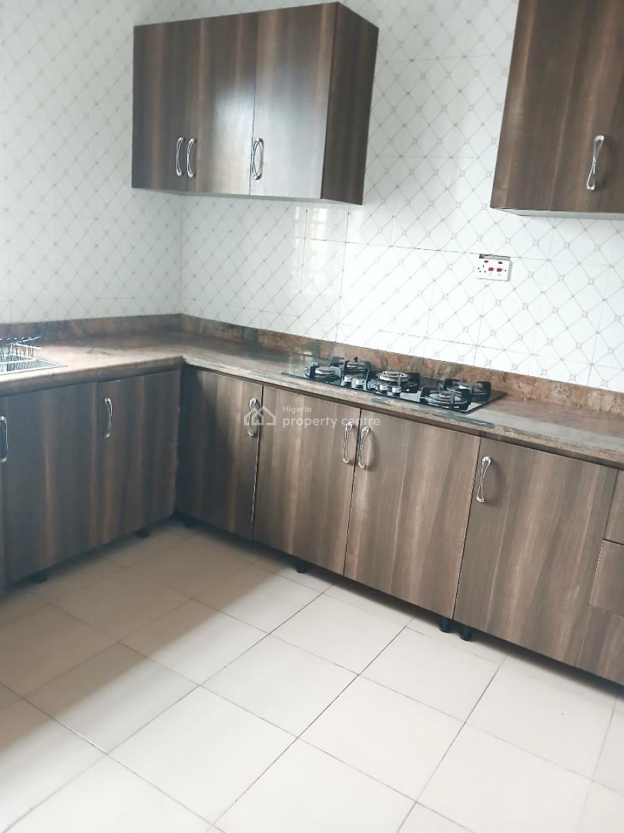 a Well Maintained Spacious 2 Bedroom Flat, Olowora, Omole Phase 2, Ikeja, Lagos, Flat / Apartment for Rent