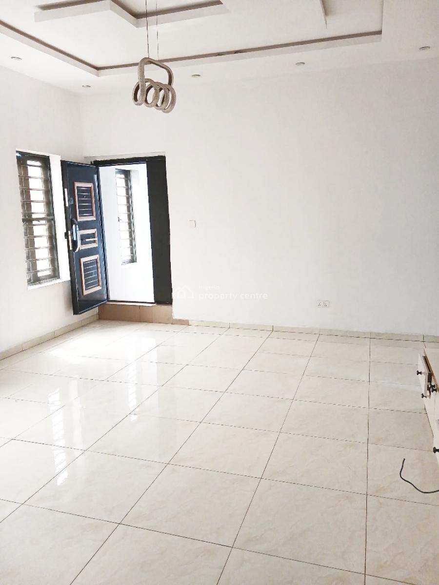 a Well Maintained Spacious 2 Bedroom Flat, Olowora, Omole Phase 2, Ikeja, Lagos, Flat / Apartment for Rent