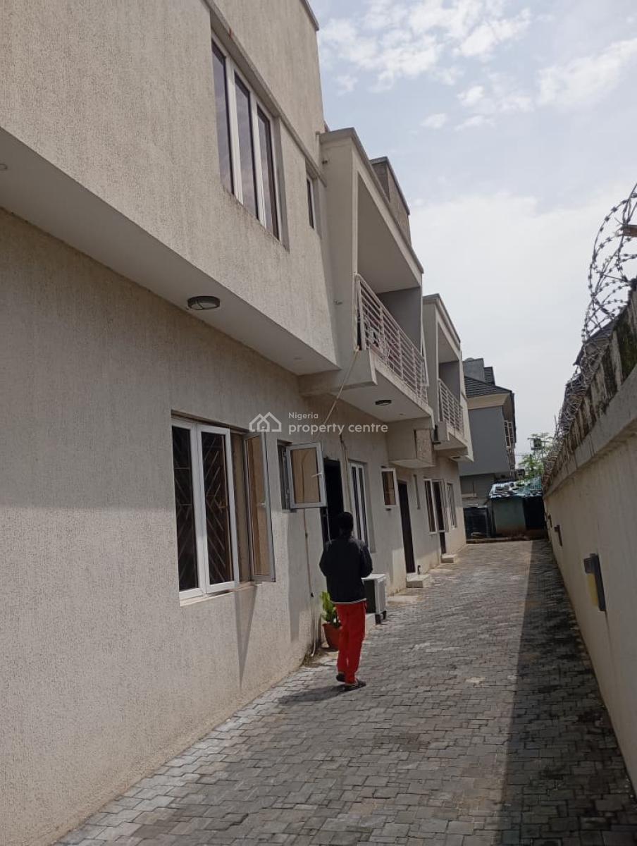 3 Bedroom Flat in a Secured Estate, Lekki Phase 1, Lekki, Lagos, Flat / Apartment for Rent