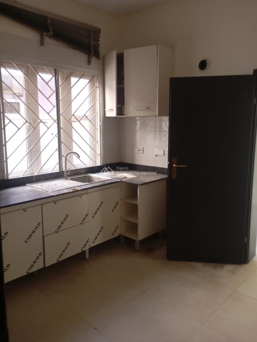 3 Bedroom Flat in a Secured Estate, Lekki Phase 1, Lekki, Lagos, Flat / Apartment for Rent