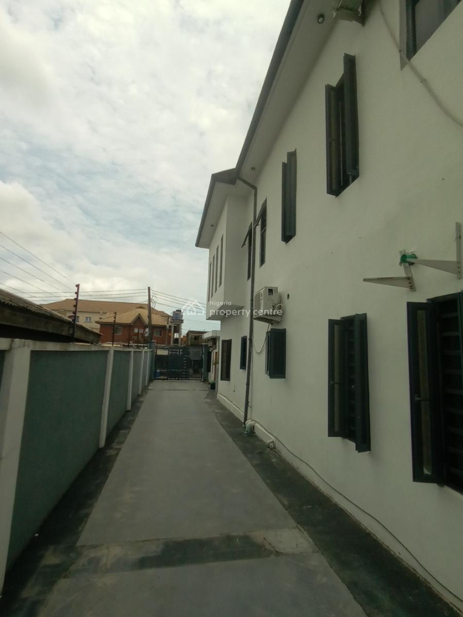 2 Bedroom Flat, Mobil Road, Ilaje, Ajah, Lagos, Flat / Apartment for Rent
