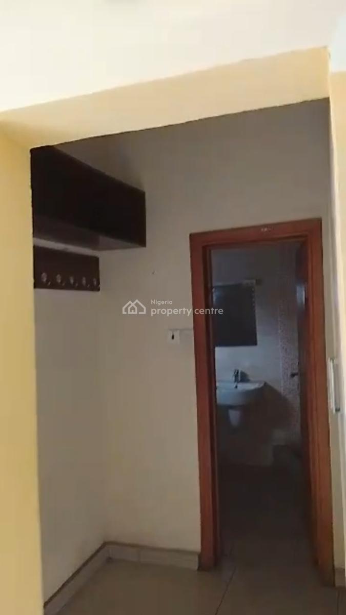 Executive Spacious 3 Bedroom Apartment with Servant Quarters, Shonibare Estate, Ikeja Gra, Ikeja, Lagos, Flat / Apartment for Rent