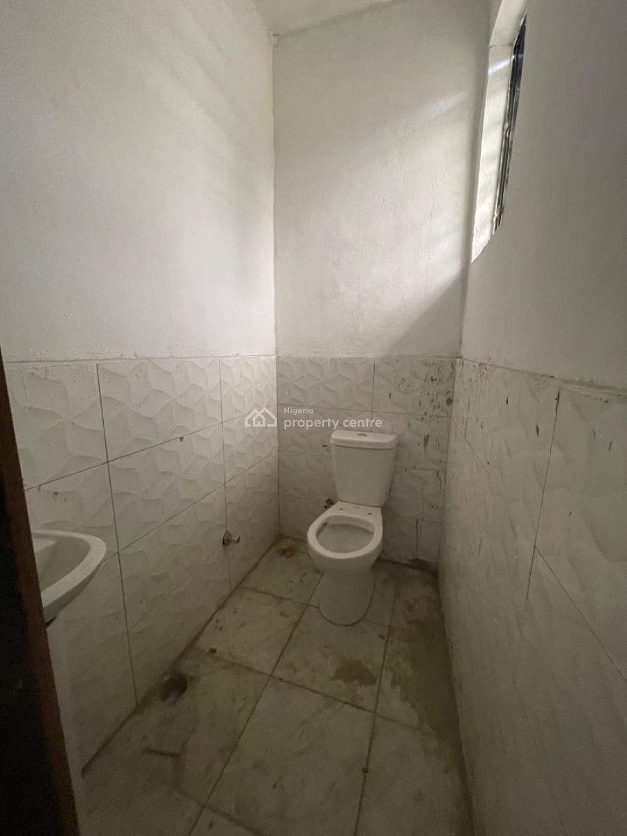 100sqm Shop Good for Gym, Supermarket Unisex Salon and More, 5mins Drive From Abraham Adesanya Bus Stop, Ajah, Lagos, Shop for Sale