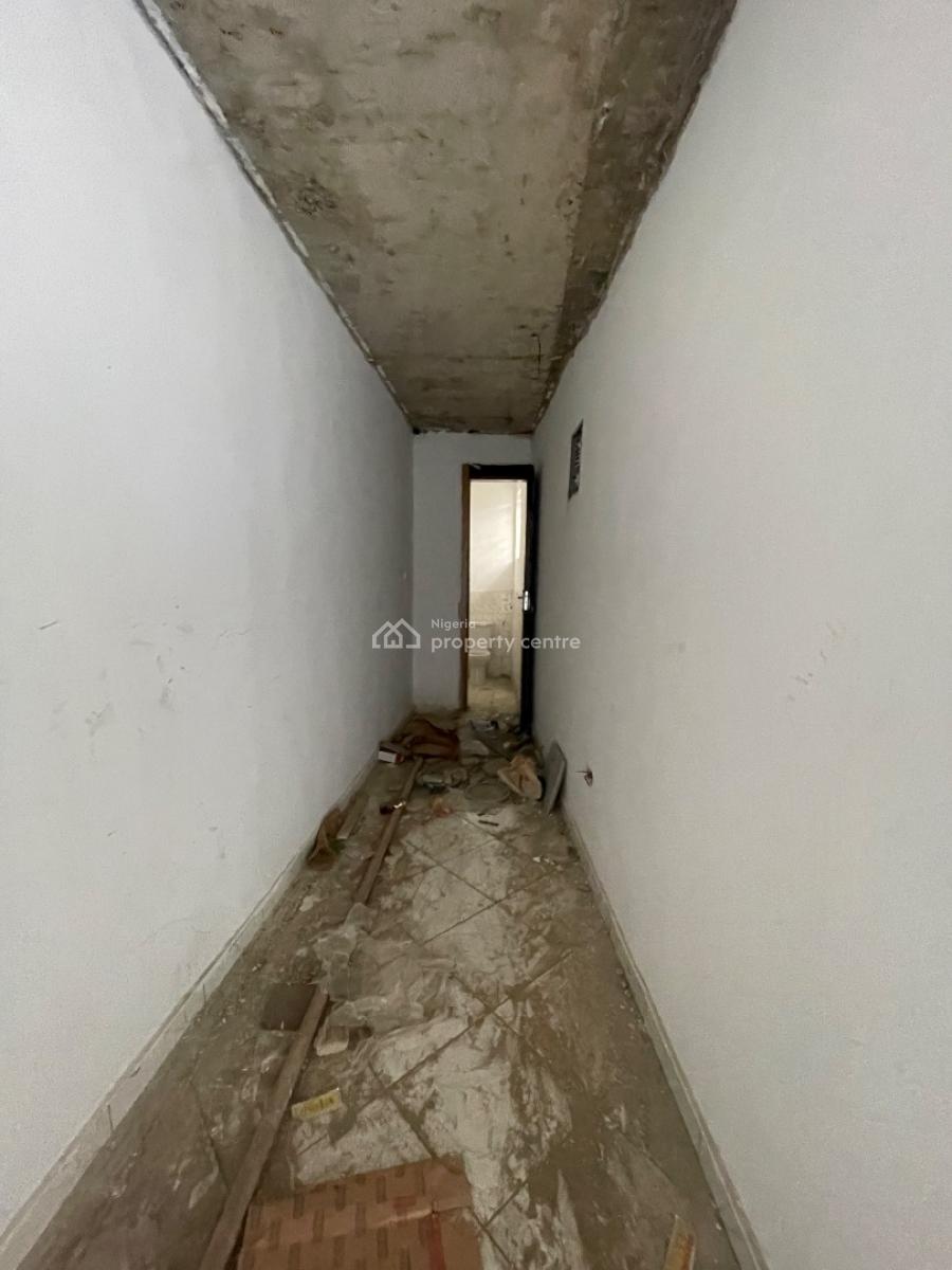 100sqm Shop Good for Gym, Supermarket Unisex Salon and More, 5mins Drive From Abraham Adesanya Bus Stop, Ajah, Lagos, Shop for Sale