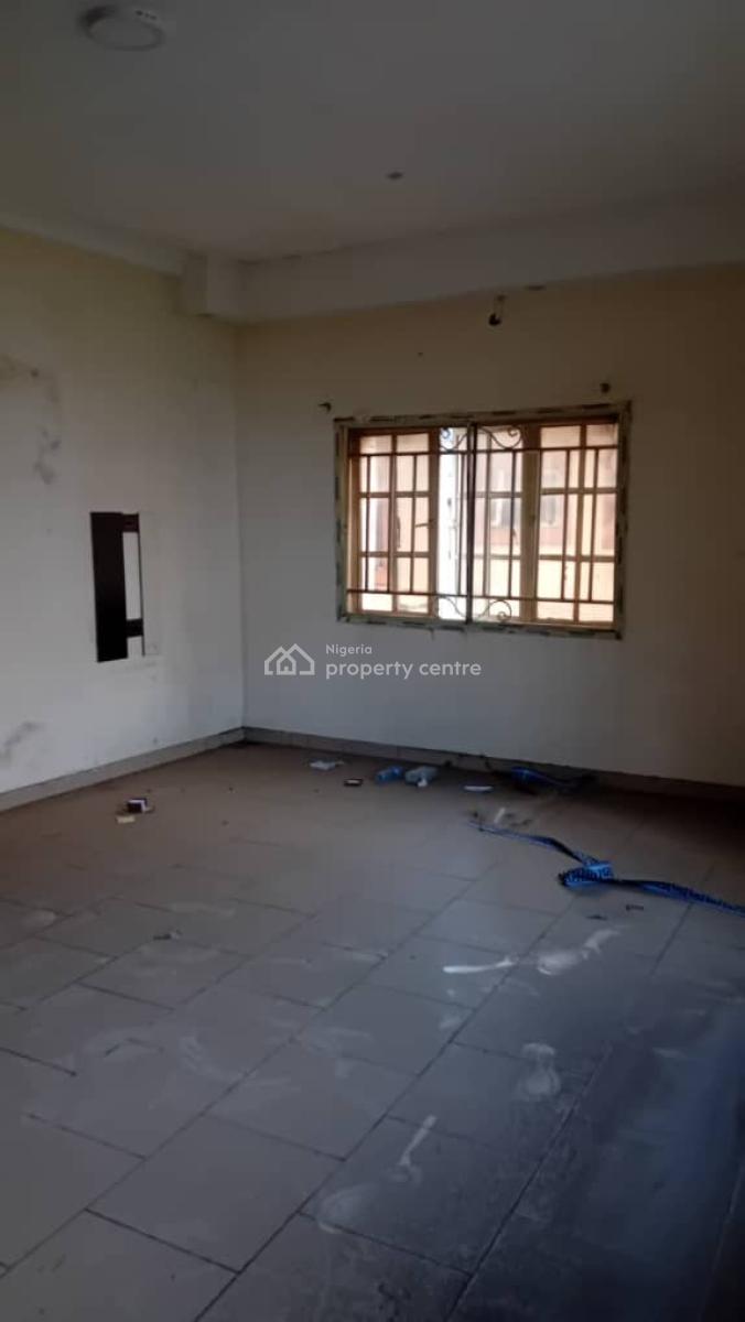 3 Bedroom Flat in a Block of 6 (middle Floor), Salem, Lekki Phase 1. Title: Deed of Assignment, Ikate, Lekki, Lagos, Flat / Apartment for Sale
