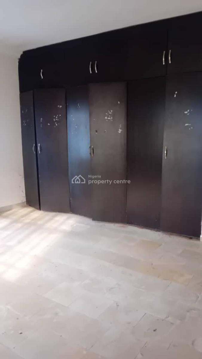 3 Bedroom Flat in a Block of 6 (middle Floor), Salem, Lekki Phase 1. Title: Deed of Assignment, Ikate, Lekki, Lagos, Flat / Apartment for Sale