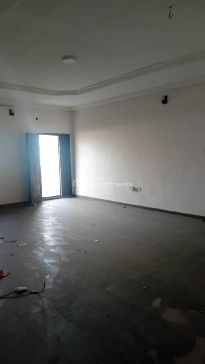 3 Bedroom Flat in a Block of 6 (middle Floor), Salem, Lekki Phase 1. Title: Deed of Assignment, Ikate, Lekki, Lagos, Flat / Apartment for Sale