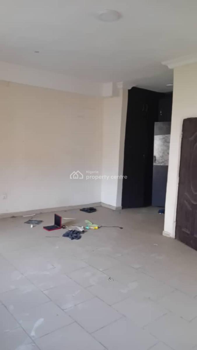 3 Bedroom Flat in a Block of 6 (middle Floor), Salem, Lekki Phase 1. Title: Deed of Assignment, Ikate, Lekki, Lagos, Flat / Apartment for Sale