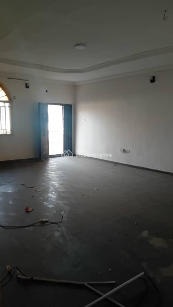 3 Bedroom Flat in a Block of 6 (middle Floor), Salem, Lekki Phase 1. Title: Deed of Assignment, Ikate, Lekki, Lagos, Flat / Apartment for Sale