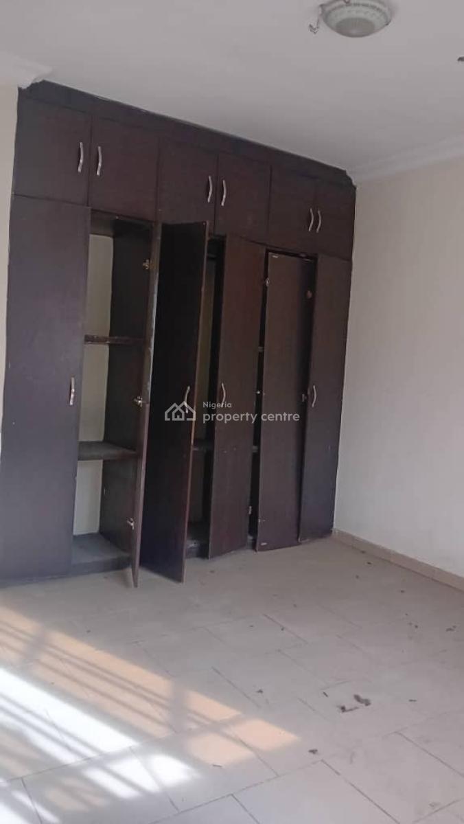 3 Bedroom Flat in a Block of 6 (middle Floor), Salem, Lekki Phase 1. Title: Deed of Assignment, Ikate, Lekki, Lagos, Flat / Apartment for Sale