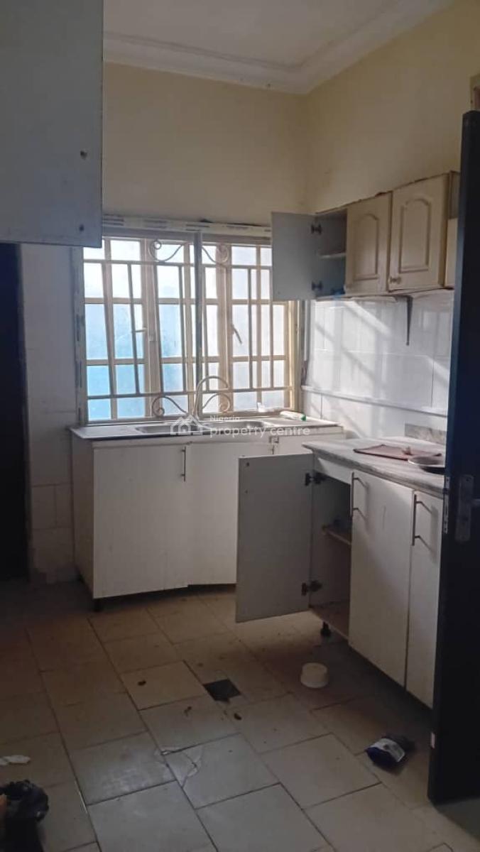 3 Bedroom Flat in a Block of 6 (middle Floor), Salem, Lekki Phase 1. Title: Deed of Assignment, Ikate, Lekki, Lagos, Flat / Apartment for Sale