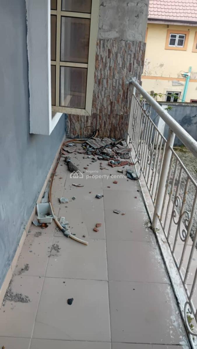 3 Bedroom Flat in a Block of 6 (middle Floor), Salem, Lekki Phase 1. Title: Deed of Assignment, Ikate, Lekki, Lagos, Flat / Apartment for Sale