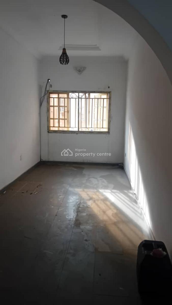 3 Bedroom Flat in a Block of 6 (middle Floor), Salem, Lekki Phase 1. Title: Deed of Assignment, Ikate, Lekki, Lagos, Flat / Apartment for Sale