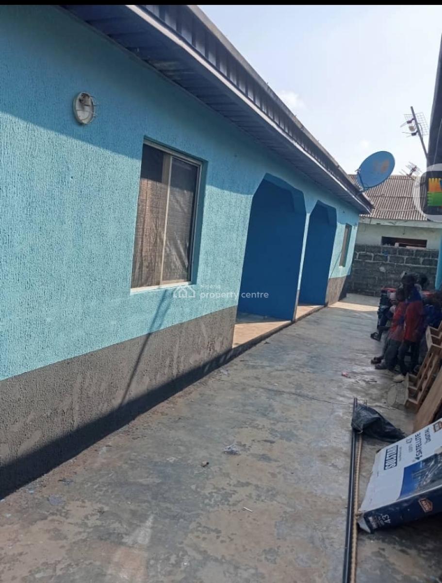 Block of Flats 8 Units Room Parlour Self Contained, Elepe Off Ijede Road Ikorodu Lagos, Ikorodu, Lagos, Block of Flats for Sale