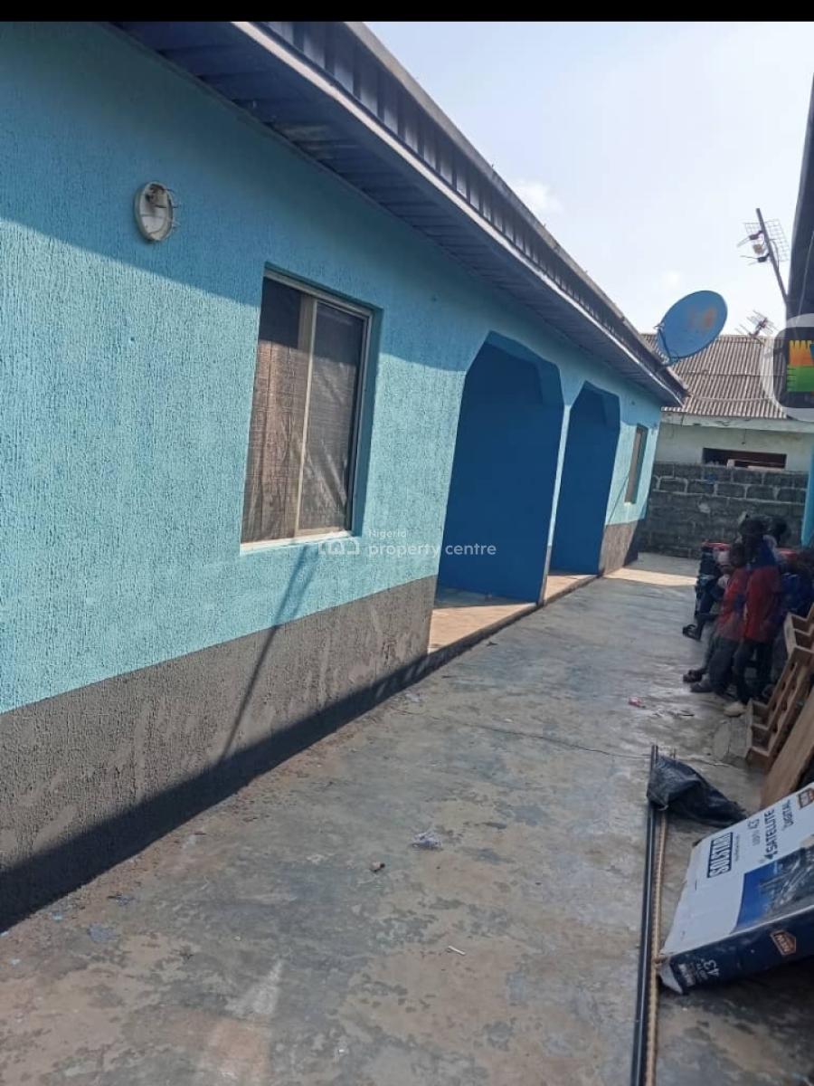 Block of Flats 8 Units Room Parlour Self Contained, Elepe Off Ijede Road Ikorodu Lagos, Ikorodu, Lagos, Block of Flats for Sale