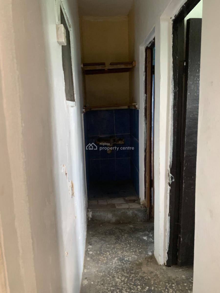3 Bedroom Upstairs Back Flat, Natufe/surulere/lagos, Animashaun, Surulere, Lagos, Flat / Apartment for Rent