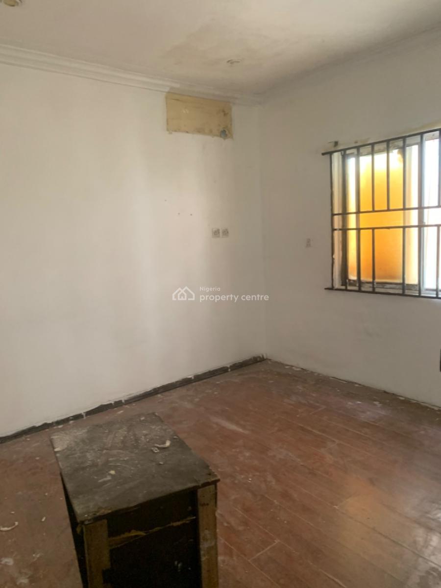 3 Bedroom Upstairs Back Flat, Natufe/surulere/lagos, Animashaun, Surulere, Lagos, Flat / Apartment for Rent