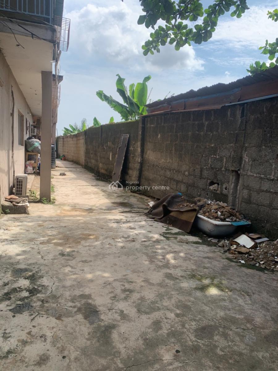 3 Bedroom Upstairs Back Flat, Natufe/surulere/lagos, Animashaun, Surulere, Lagos, Flat / Apartment for Rent