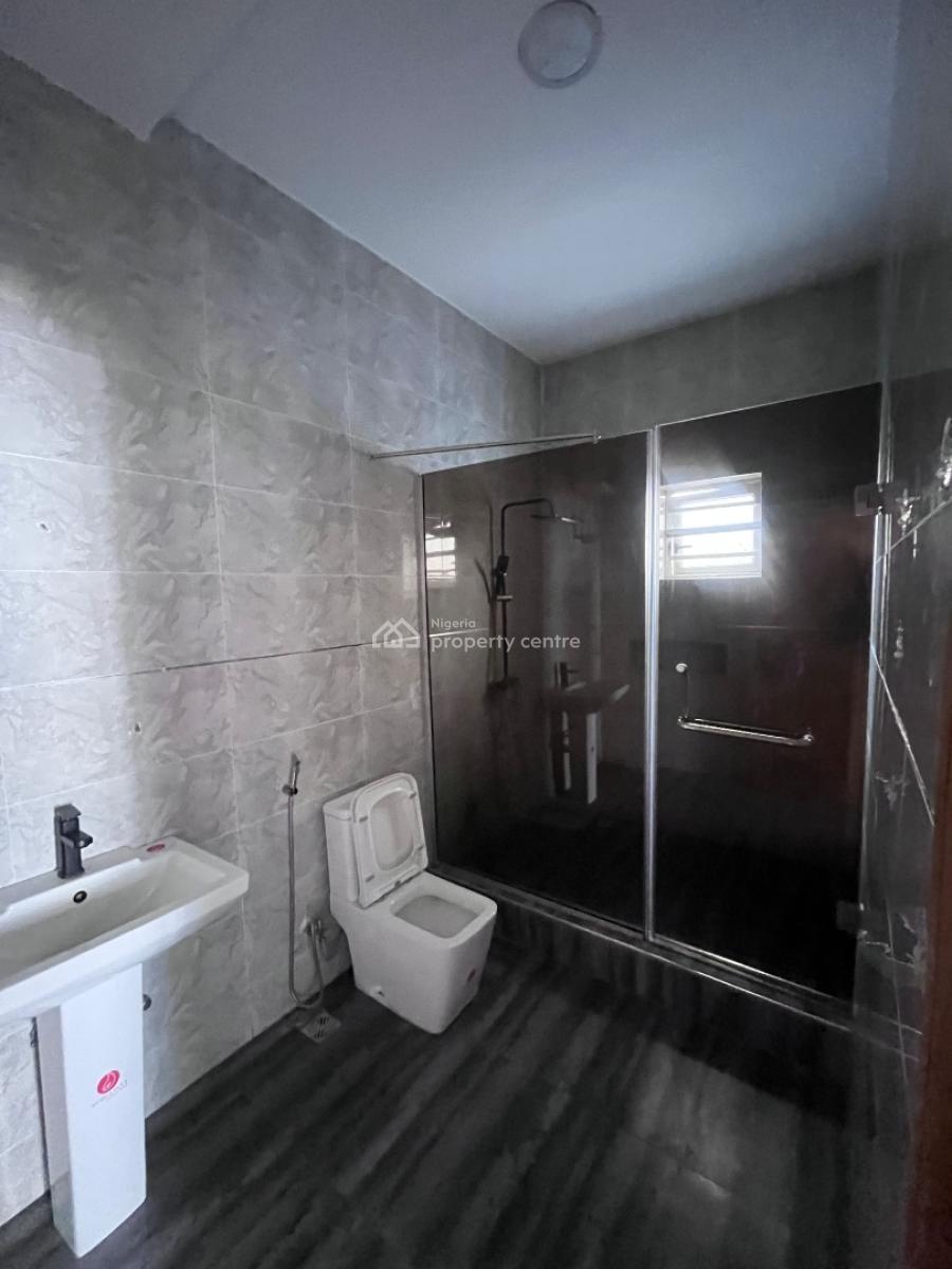 a Very Nice 3-bedroom Apartment, U 3 Estate  Lekki Right Lagos, Lekki Phase 1, Lekki, Lagos, Flat / Apartment for Rent