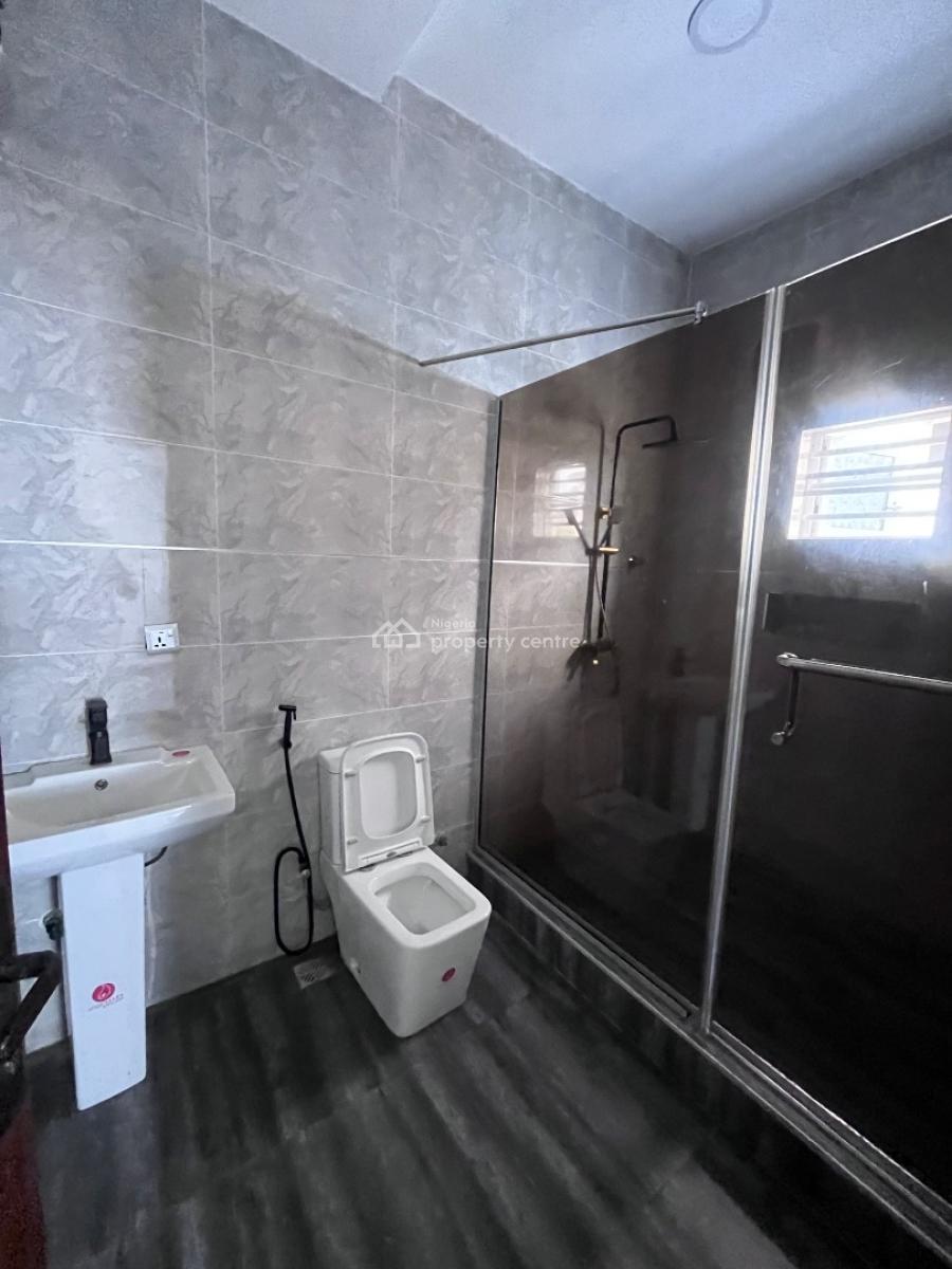 a Very Nice 3-bedroom Apartment, U 3 Estate  Lekki Right Lagos, Lekki Phase 1, Lekki, Lagos, Flat / Apartment for Rent