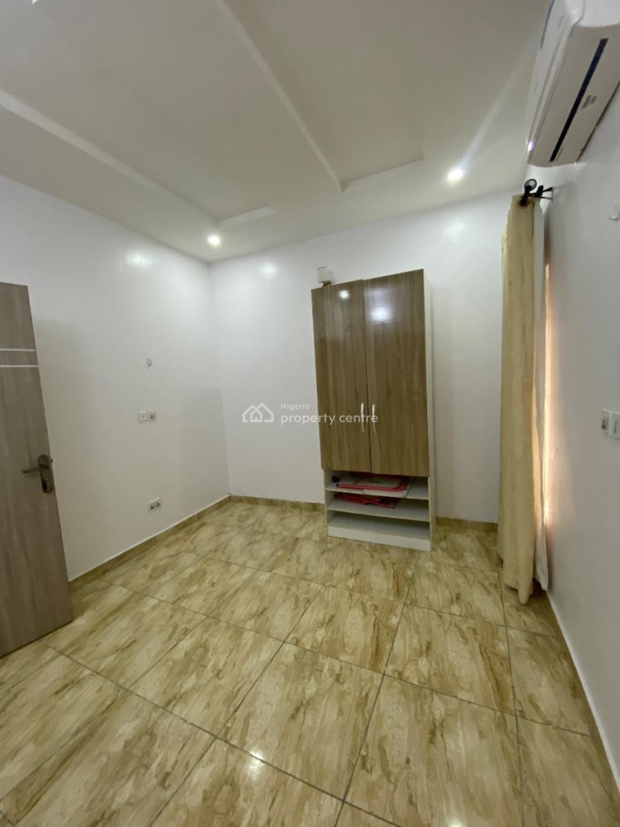 Semi Masters Bedroom with Ac and Curtain Sharing Kitchen Only, Orchid Road Dpkay Estate, Lekki, Lagos, Flat / Apartment for Rent