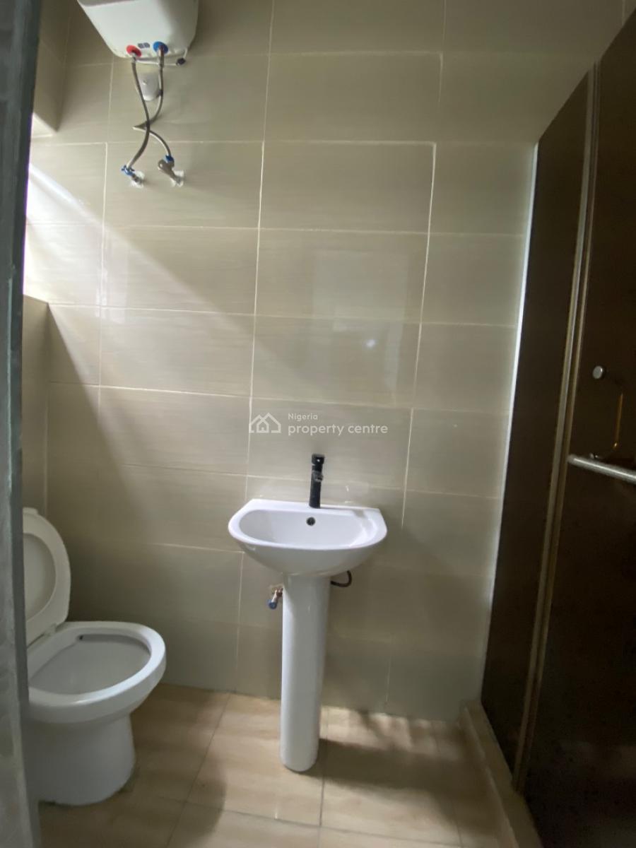 Semi Masters Bedroom with Ac and Curtain Sharing Kitchen Only, Orchid Road Dpkay Estate, Lekki, Lagos, Flat / Apartment for Rent