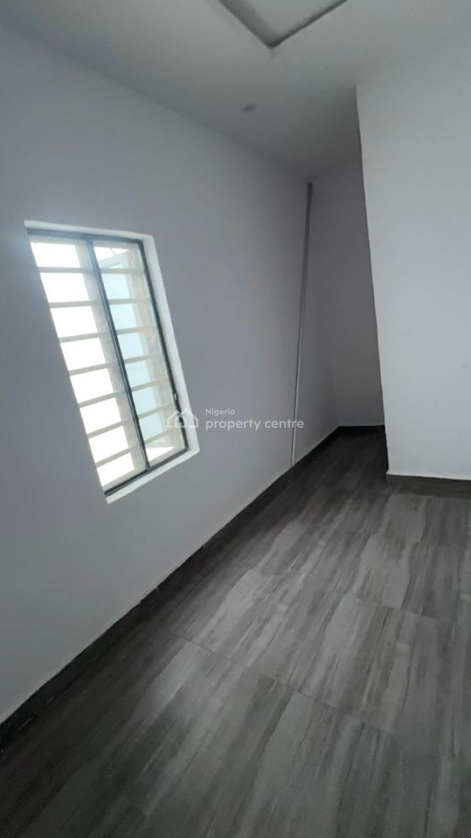 Sharp and Spacious Mini Flat(en-suite) + a Guest Toilet, Upstairs, Off Freedom Way, Lekki Phase 1, Lekki, Lagos, Mini Flat (room and Parlour) for Rent