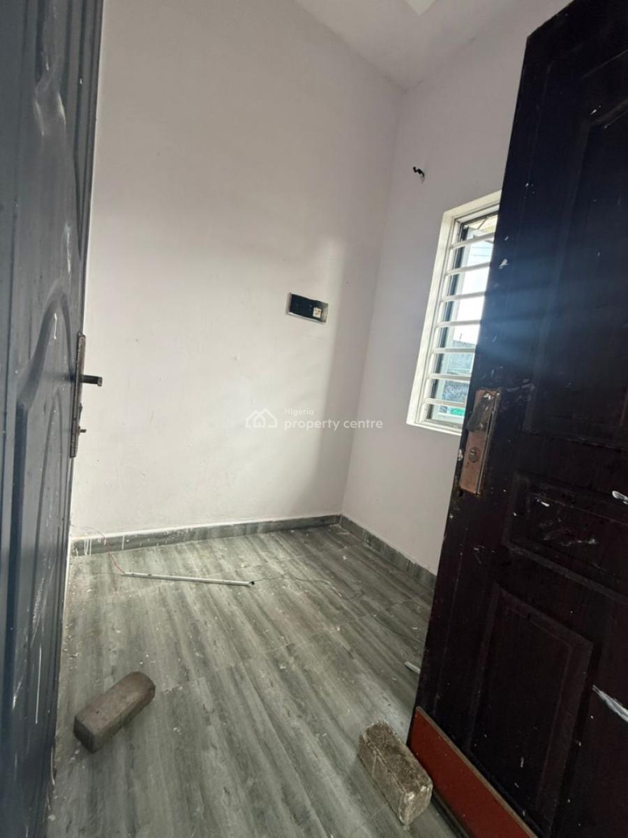 Boys Quarter ( No Kitchen), Orchid Road, Lekki, Lagos, Flat / Apartment for Rent