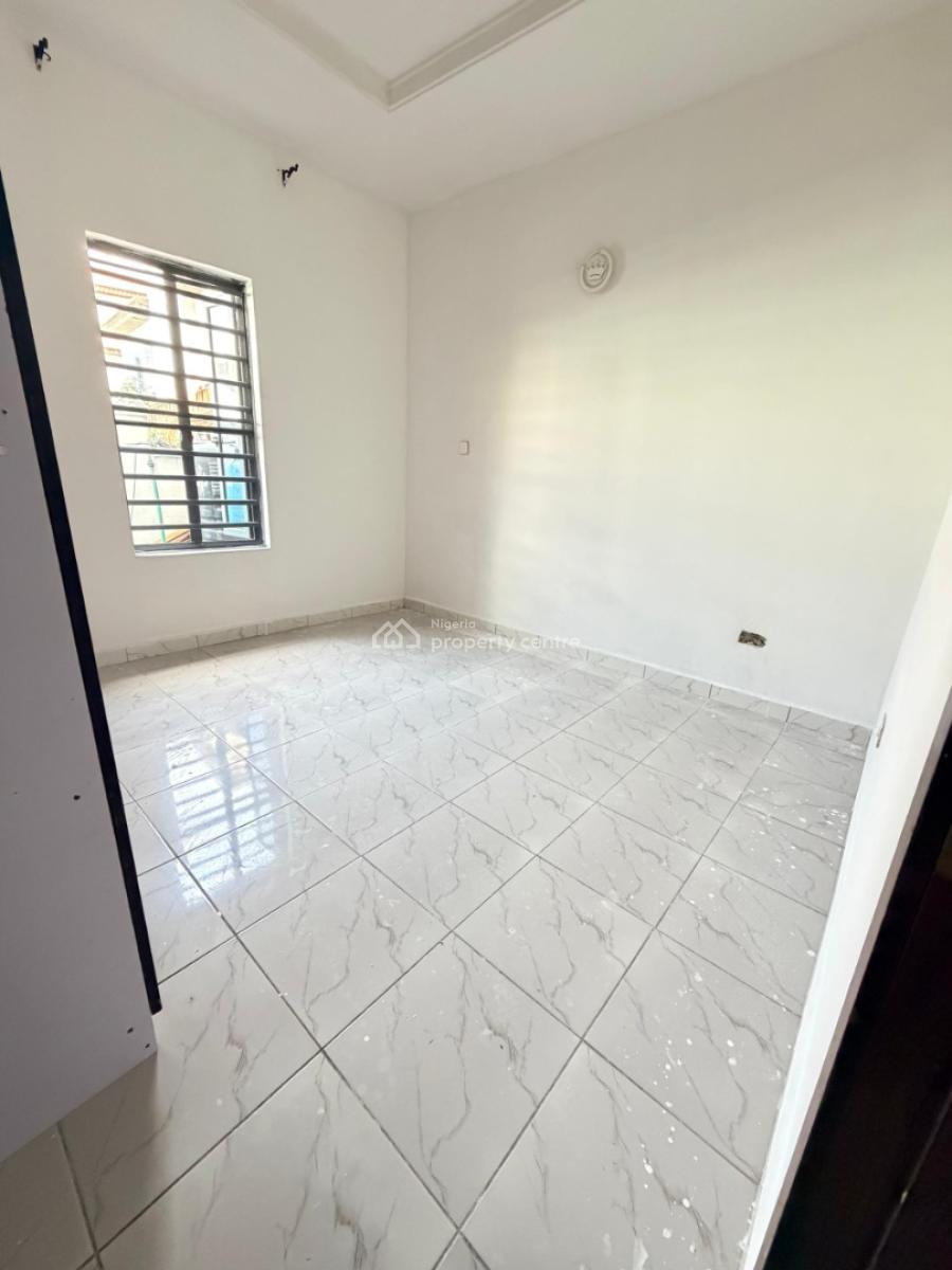 Single Room Downstairs Shared Apartment, Ologolo, Lekki, Lagos, Flat / Apartment for Rent