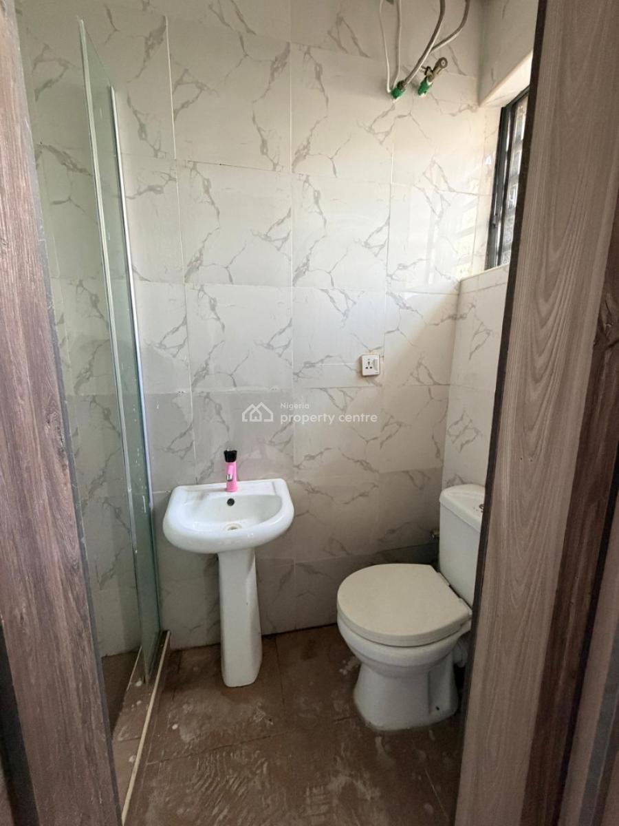 Single Room Downstairs Shared Apartment, Ologolo, Lekki, Lagos, Flat / Apartment for Rent