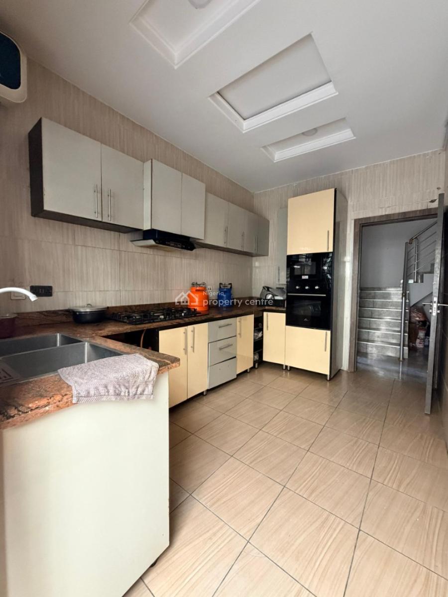 Single Room Downstairs Shared Apartment, Ologolo, Lekki, Lagos, Flat / Apartment for Rent