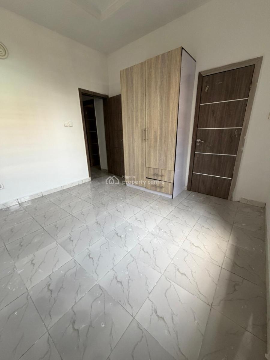 Single Room Downstairs Shared Apartment, Ologolo, Lekki, Lagos, Flat / Apartment for Rent
