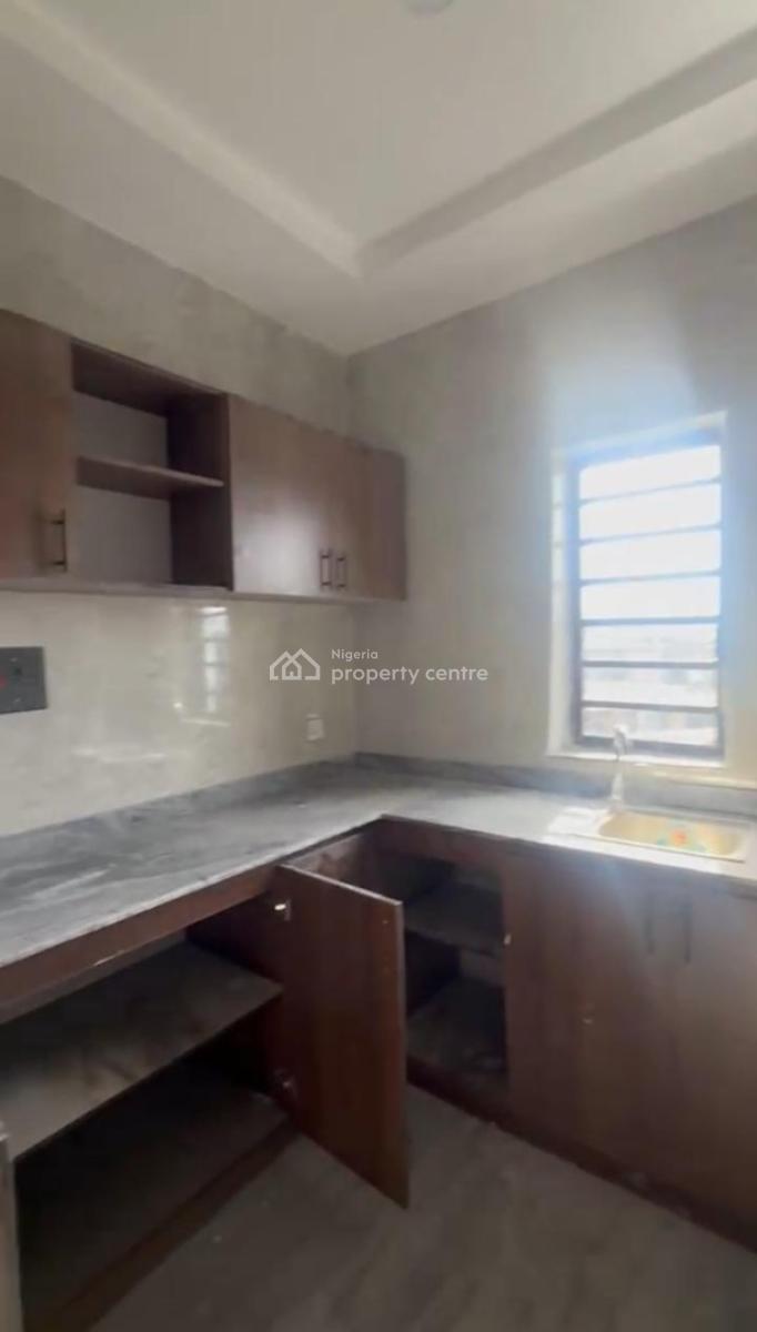 Lovely 2 Bedroom Flat, Ijesha, Surulere, Lagos, Flat / Apartment for Rent