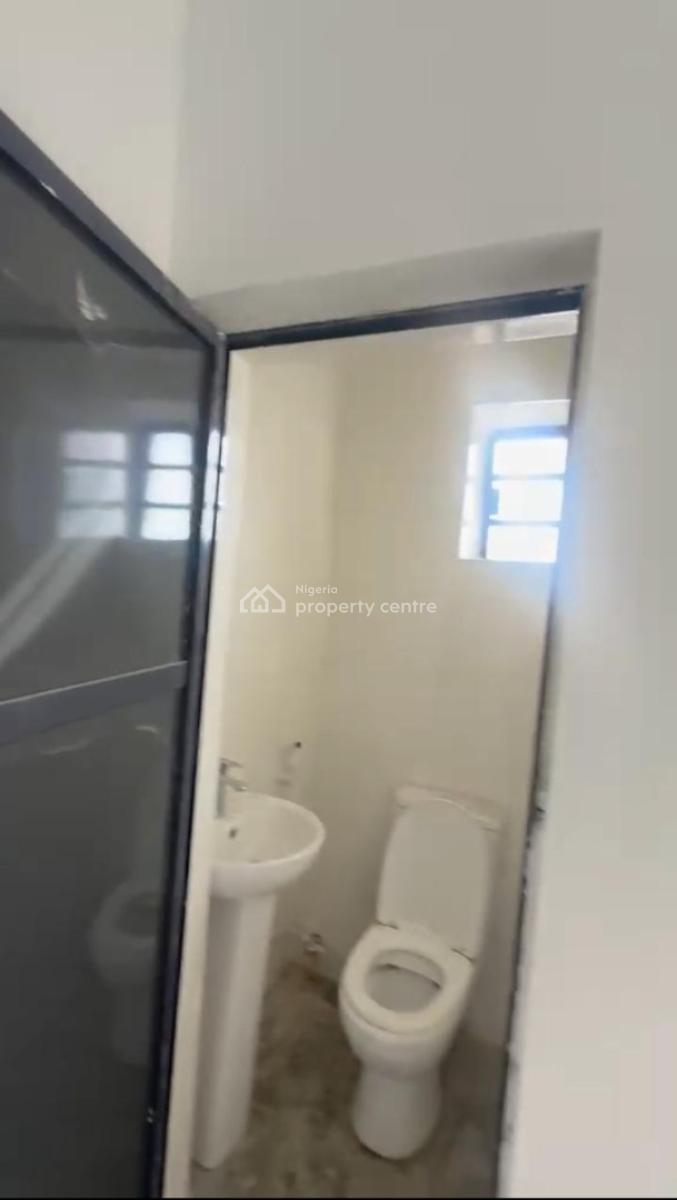 Lovely 2 Bedroom Flat, Ijesha, Surulere, Lagos, Flat / Apartment for Rent