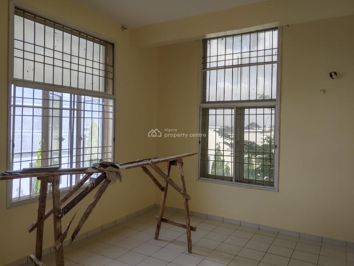 Spacious Three Bedrooms Flat, Guzape District, Abuja, Flat / Apartment for Rent