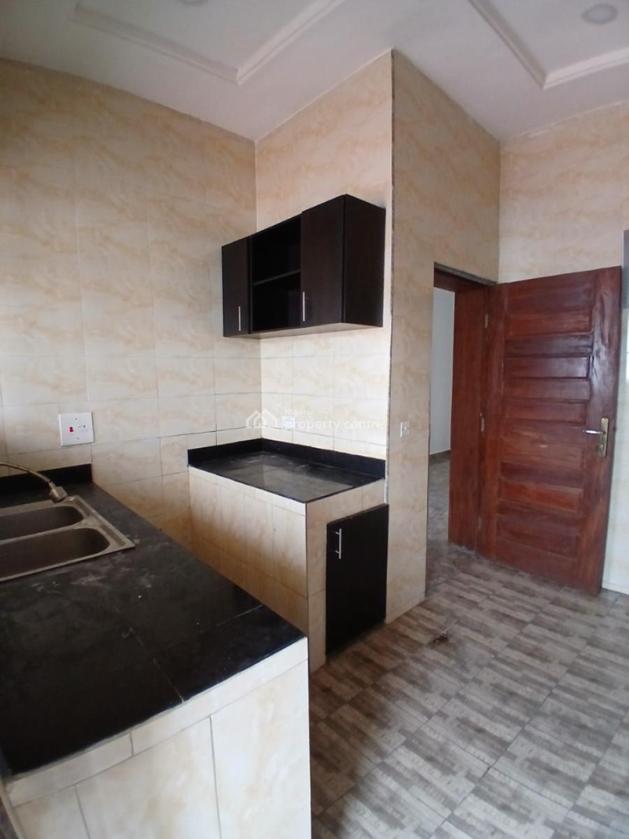 Serviced 1 Bedroom En-suite Mini Flat with Fitted Kitchen, Cabinets/pa, Ikate Elegushi, Lekki, Lagos, Flat / Apartment for Rent