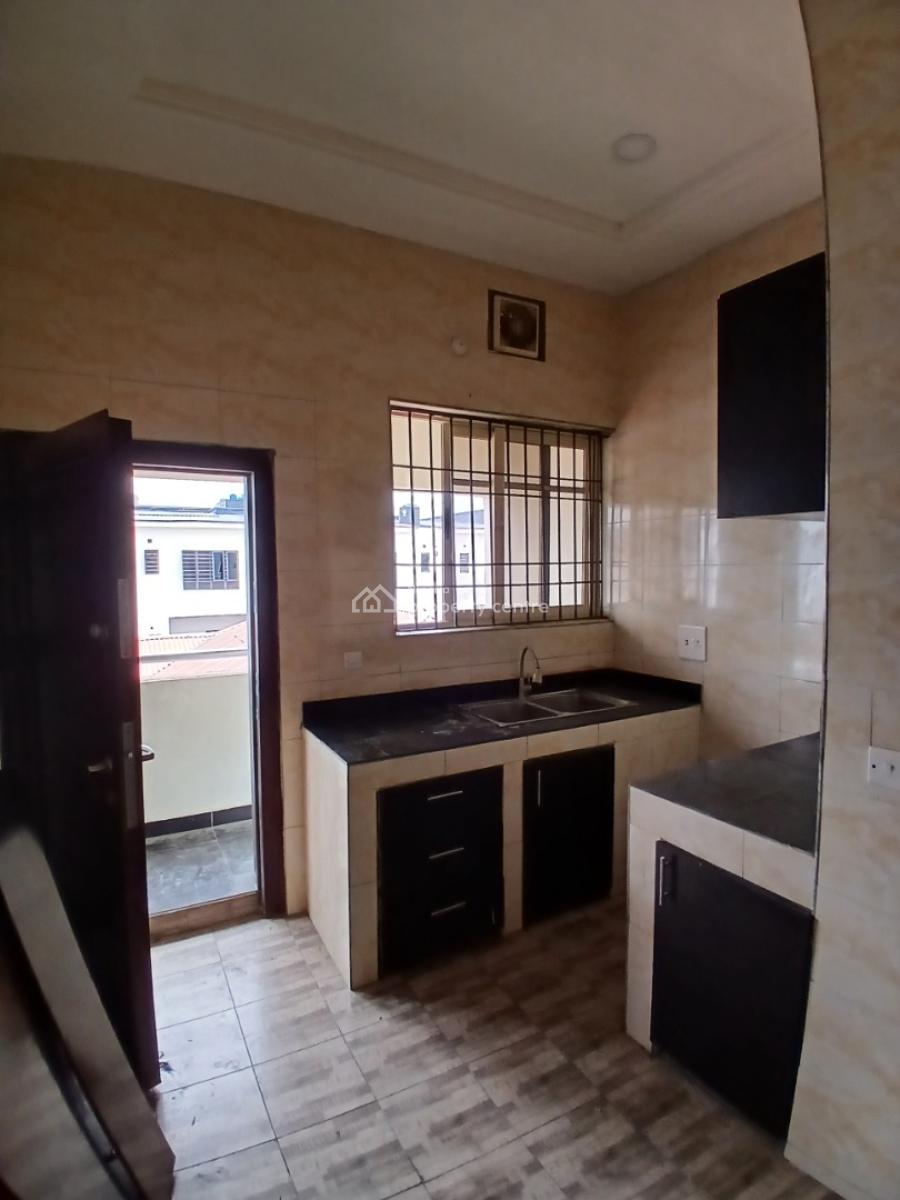 Serviced 1 Bedroom En-suite Mini Flat with Fitted Kitchen, Cabinets/pa, Ikate Elegushi, Lekki, Lagos, Flat / Apartment for Rent