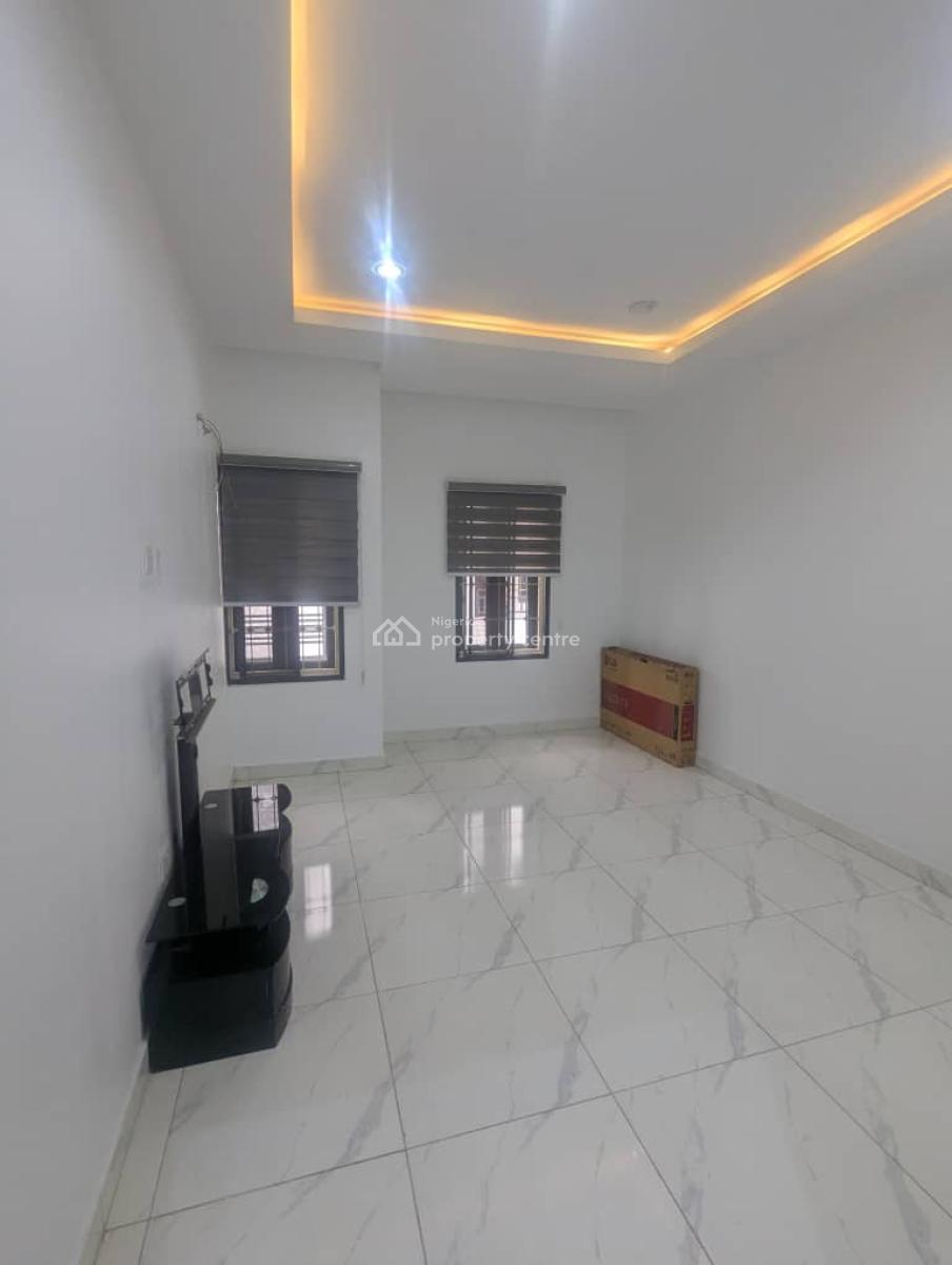 Well Built & Partialy Furnished 4bdrm Terrace and Bq, Gilmore Area, Jahi, Abuja, Terraced Duplex for Rent